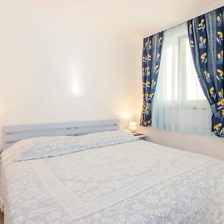 In Brsec With House Sea View