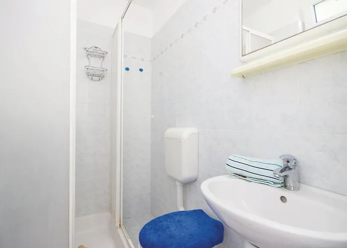 In With House Sea View بيت للعطل Brseč