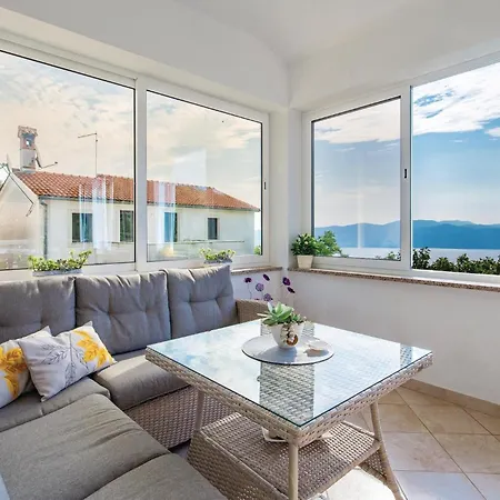 Ferienhaus In Brsec With House Sea View